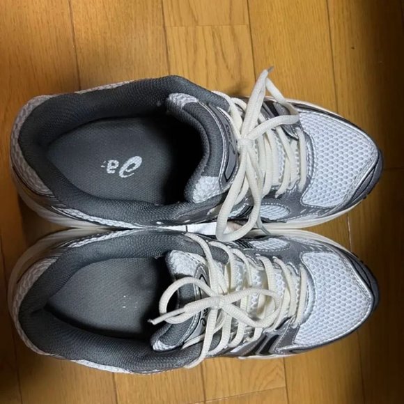 Athletic_Shoes